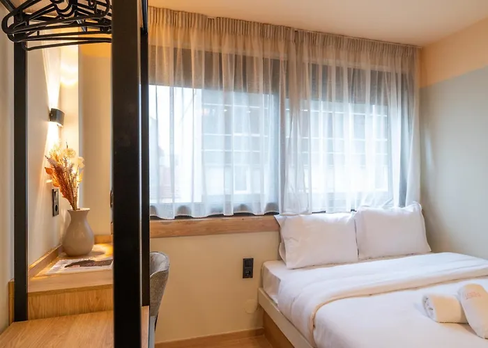 Ermou Boutique By Nest Apartman