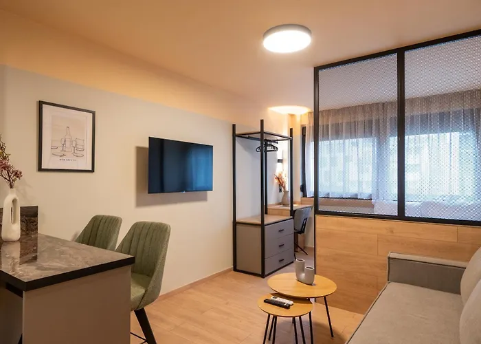 Ermou Boutique By Nest *